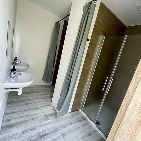 אתר קמפינג Glamping Pod Lipami *